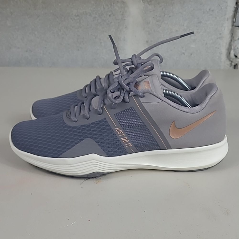 Women’s Nike City Trainer Training 2 Tennis Shoes Sz Women's. 8.5